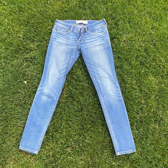 Abercrombie & Fitch Light Blue Jeans - Picture 1 of 4